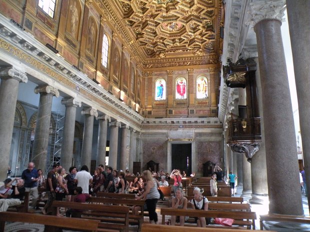 intérieur de l'église Sainte Marie du trastevere